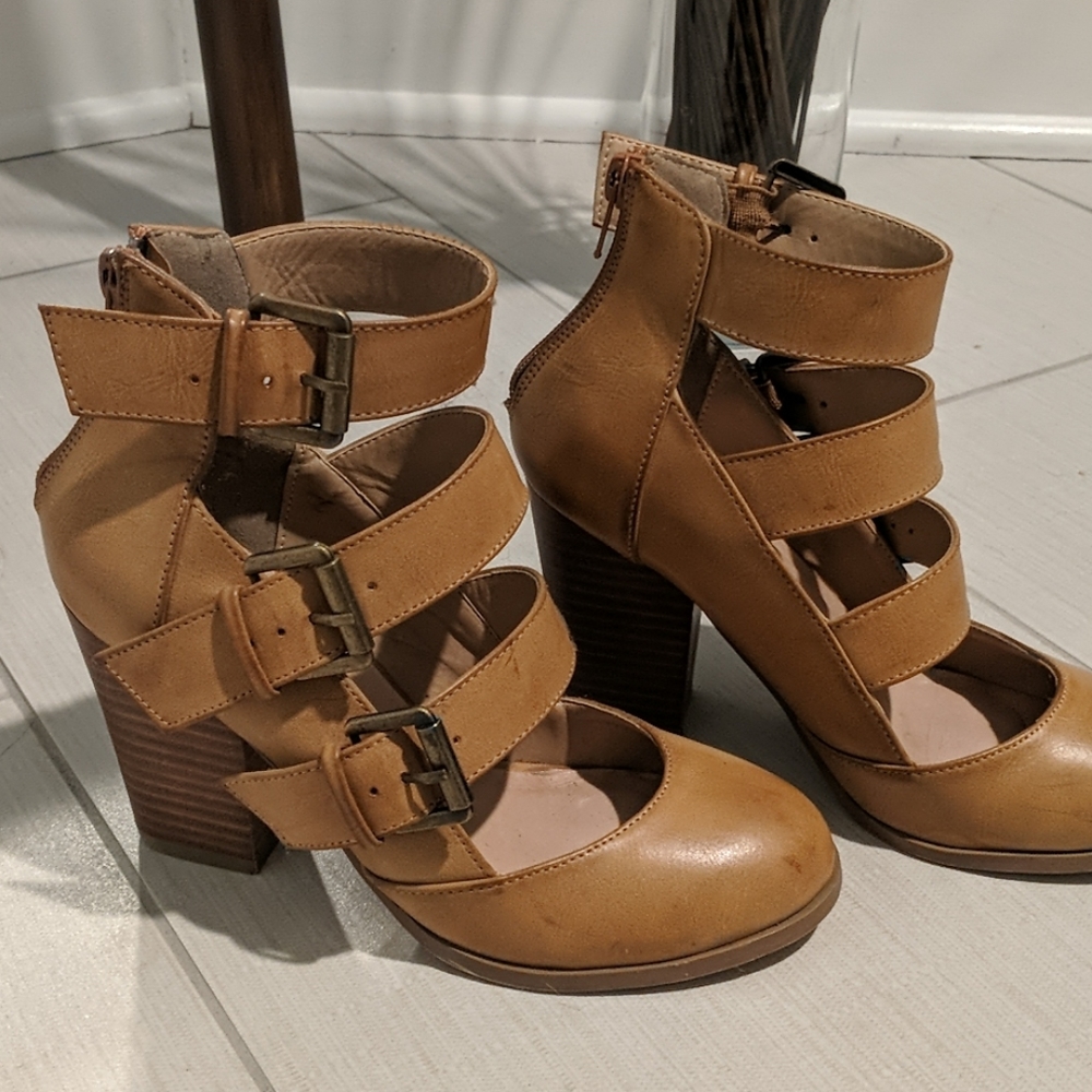 Camel 3.5" heels with buckle detail